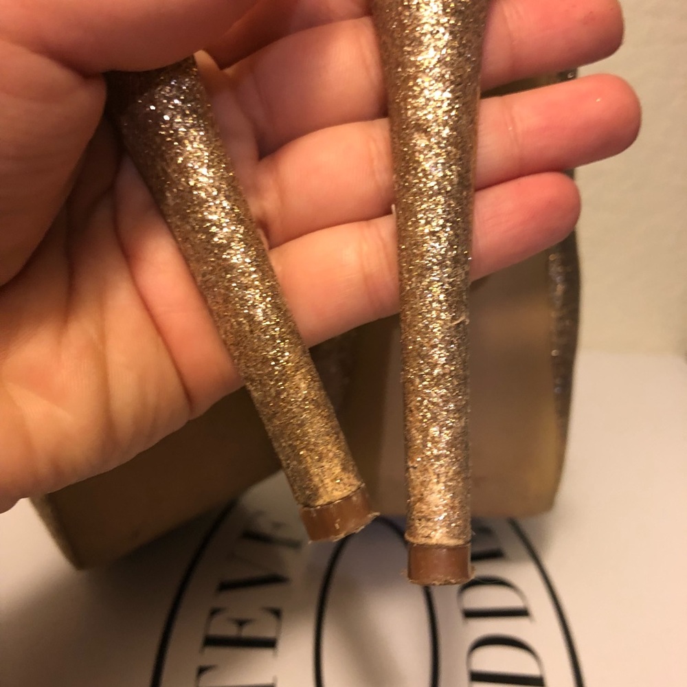 Steve Madden Dejavu Gold Glitter Pumps - Picture 4 of 7